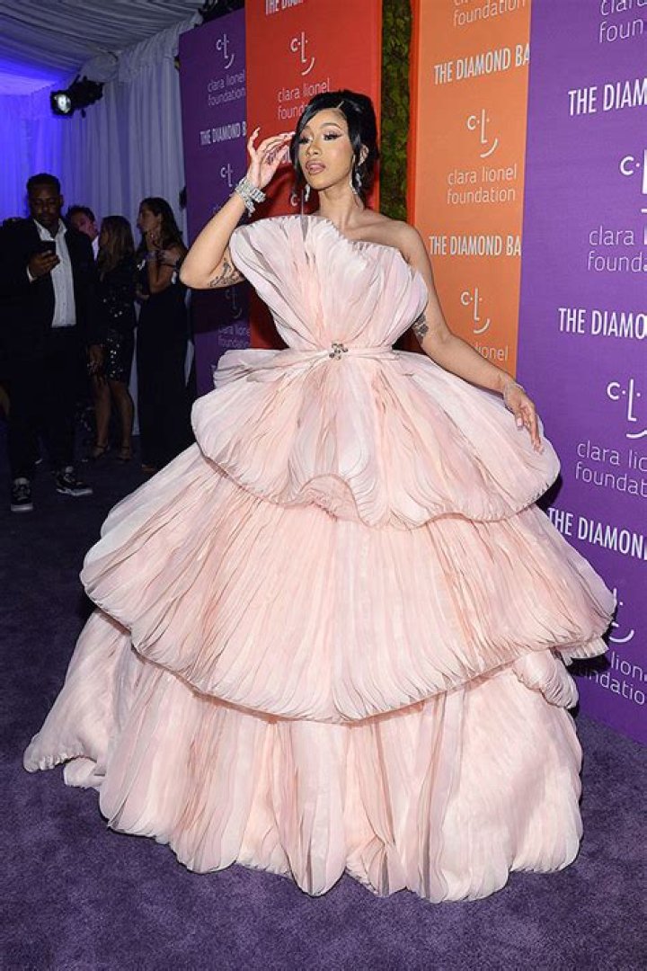Cardi B’s Hottest Performance Looks: Photos – Hollywood Life