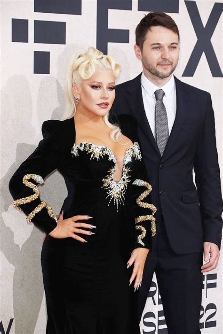 Christina Aguilera’s Fiancé Matthew Rutler Grabs Her Bare Chest: Photo – Hollywood Life