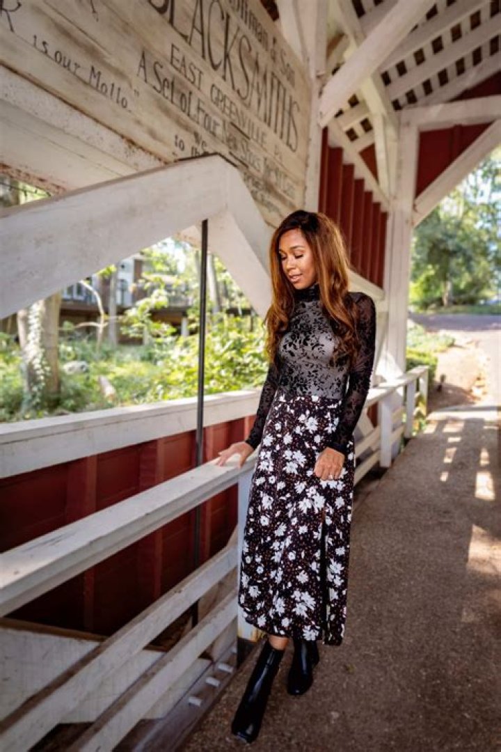 This Is The Go-To Summer-To-Fall Transition Piece For ‘It Girls’ Like Kendall Jenner & Emily Ratajkowski